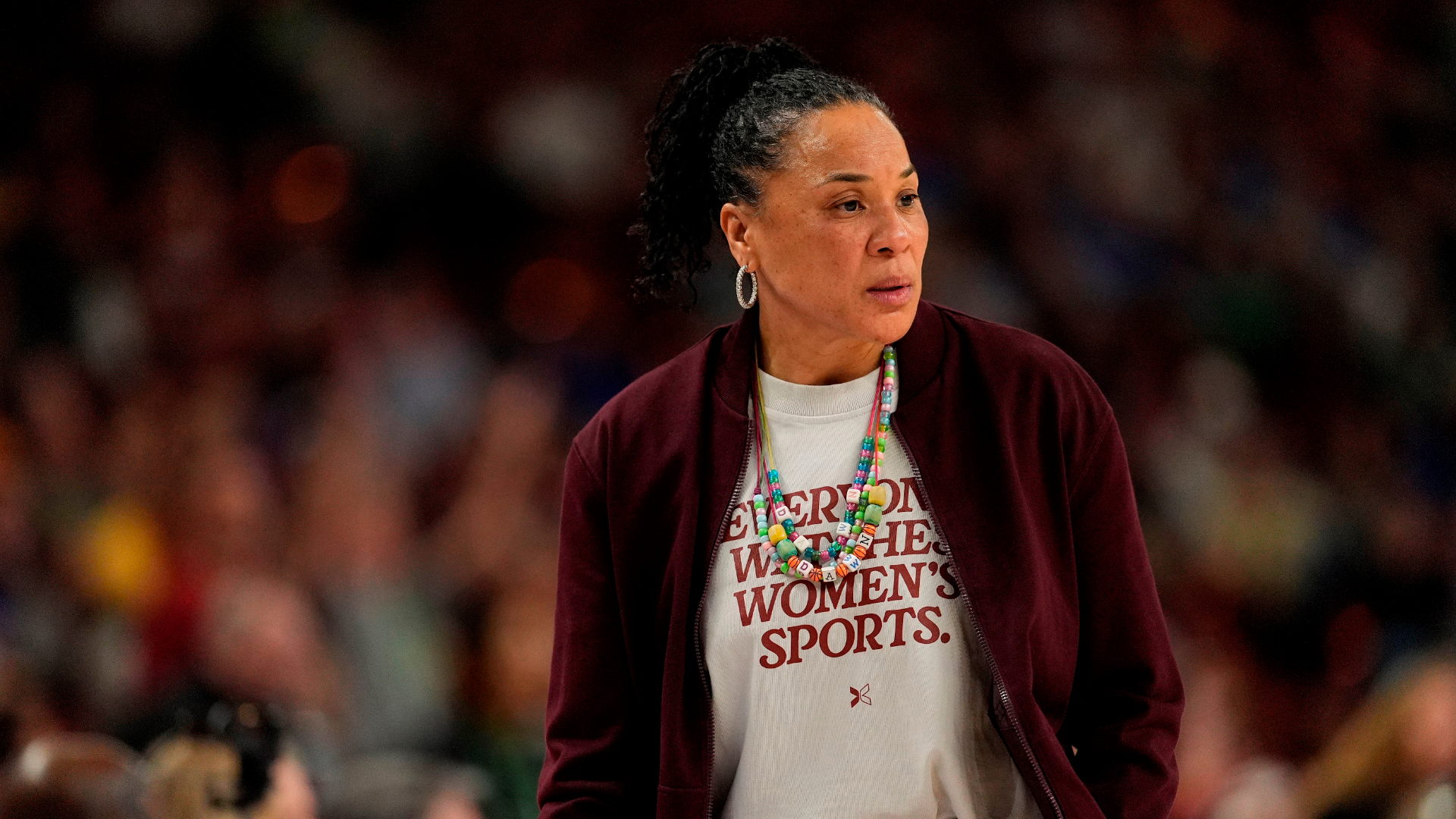 MAJOR BOOST: South Carolina’s Dawn Staley Secures the Towering 6’6” SEC Transfer Everyone’s Been Waiting For